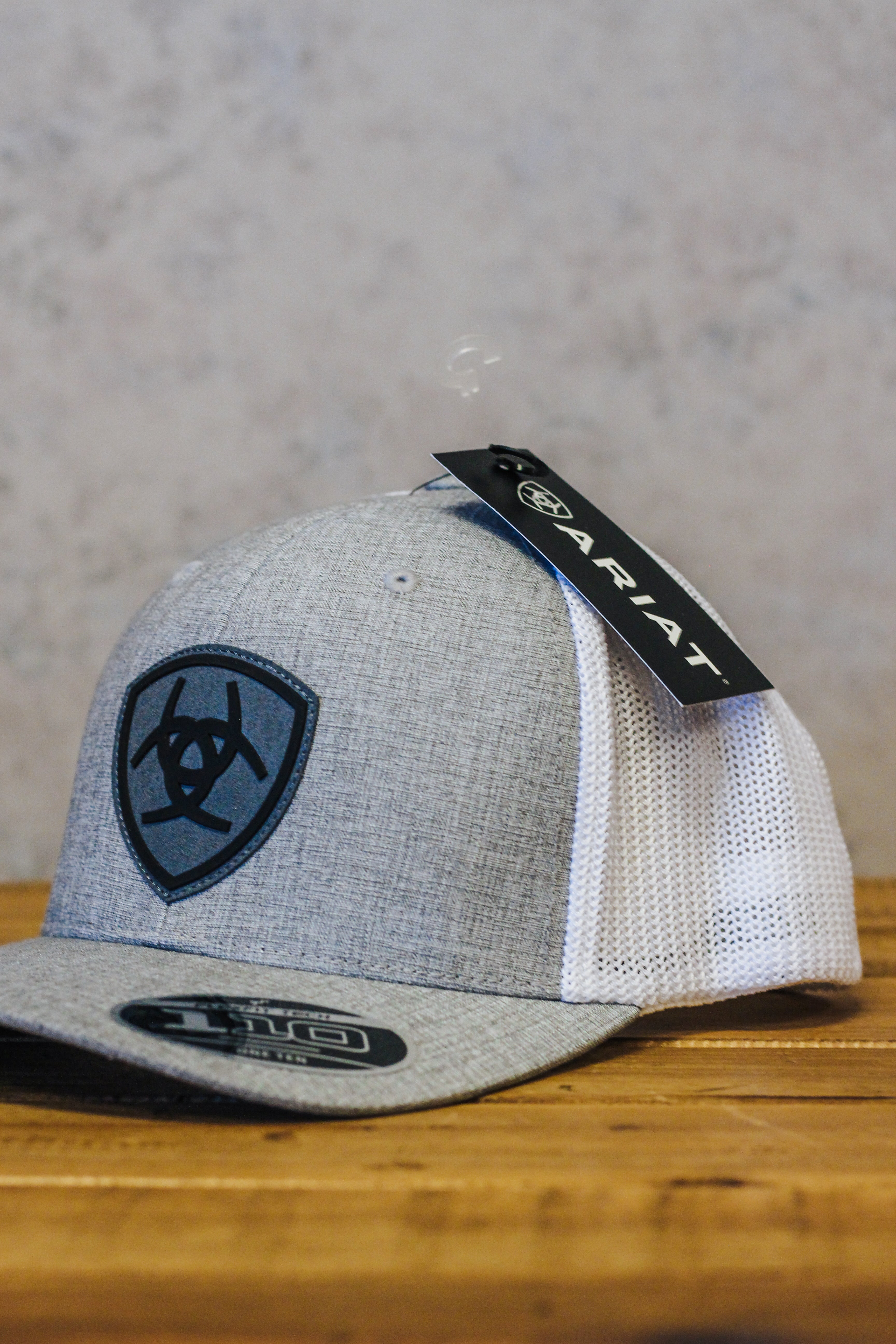 Ariat Men's Logo Mesh Logo Snapback Hat